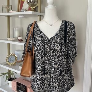 Old Navy Floral Black and White Women's Top Size L